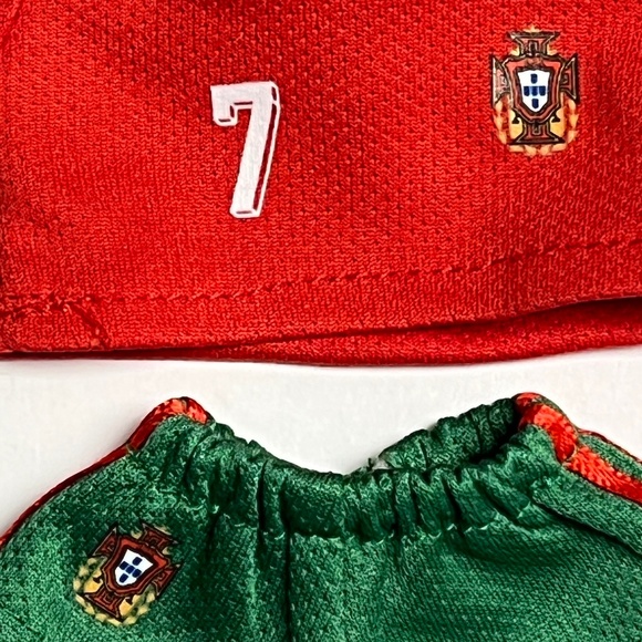 Portugal #7 Soccer Jersey Outfit For Labubu Futbol The Monsters Green Red Shorts - Picture 7 of 7